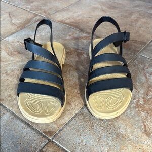CROCS Black Strappy Sandals (9)